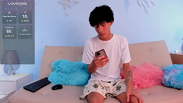 Snapshot of NoahBull19 chatting on May 8, 9:09 pm NoahBull19 online show from May 8, 9:09 pm