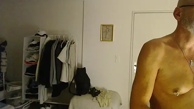 Snapshot of Thomster72 chatting on July 31, 8:41 pm Thomster72 online show from July 31, 8:41 pm