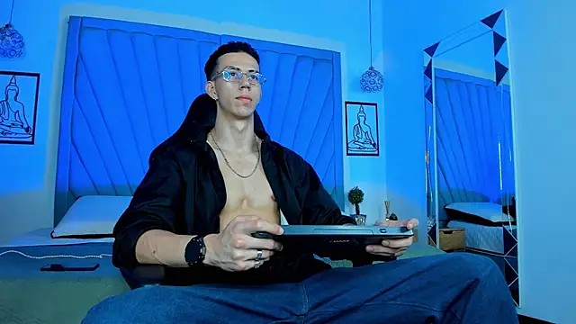 OliverThompsonJS online show from July 31, 3:17 am