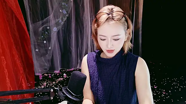 Unique Mia online show from May 25, 4:51 am