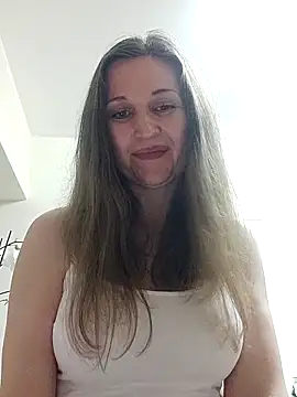 irresistibelle online show from April 21, 11:40 pm