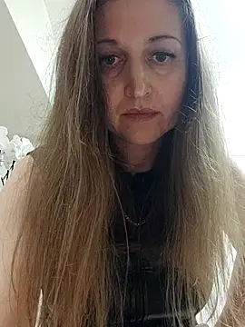 irresistibelle online show from April 24, 10:45 pm