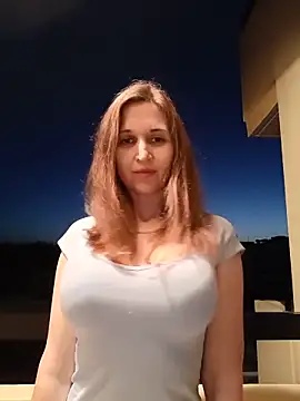 Snapshot of irresistibelle chatting on May 19, 1:56 am irresistibelle online show from May 19, 1:56 am