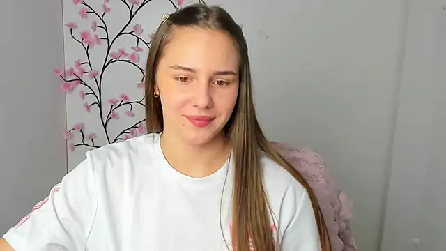 Snapshot of Kyara_ra chatting on August 6, 5:42 am Kyara ra online show from August 6, 5:42 am