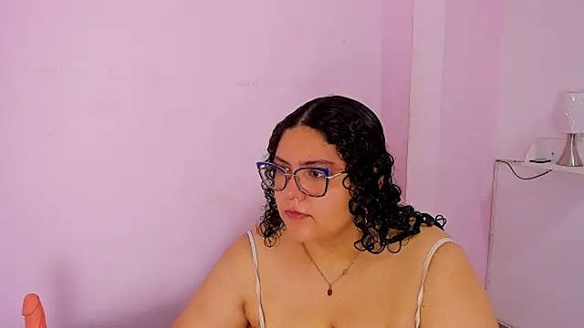 Snapshot of roxxxana_blake chatting on May 10, 3:23 am roxxxana blake online show from May 10, 3:23 am