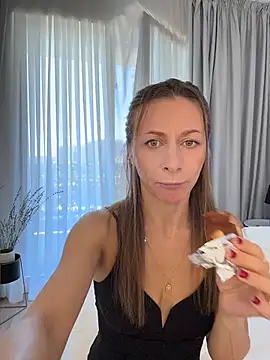 Mira Luna online show from July 26, 8:54 am
