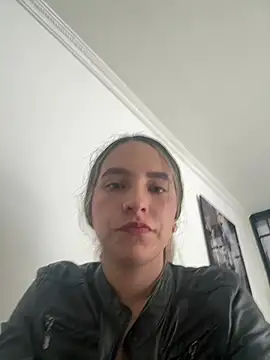 JUANITA07 online show from April 19, 1:10 pm