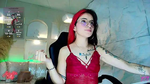 Moon Red r online show from April 20, 7:48 pm