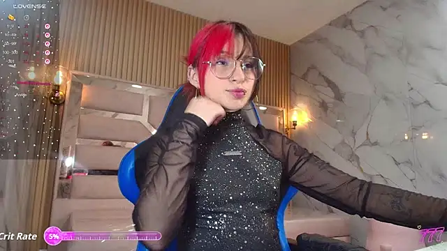 Snapshot of Moon_Red_r chatting on April 26, 12:36 pm Moon Red r online show from April 26, 12:36 pm