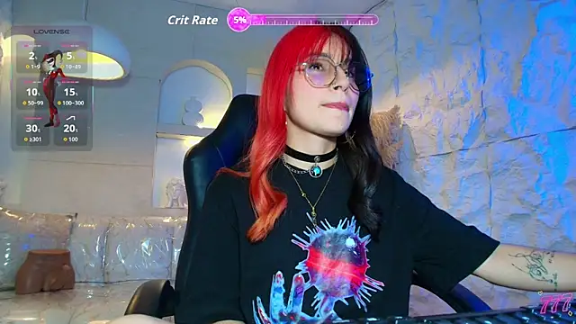 Snapshot of Moon_Red_r chatting on April 30, 7:31 pm Moon Red r online show from April 30, 7:31 pm