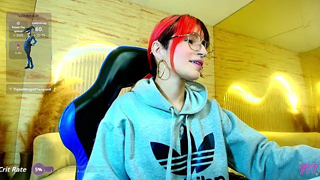 Snapshot of Moon_Red_r chatting on May 9, 1:16 pm Moon Red r online show from May 9, 1:16 pm