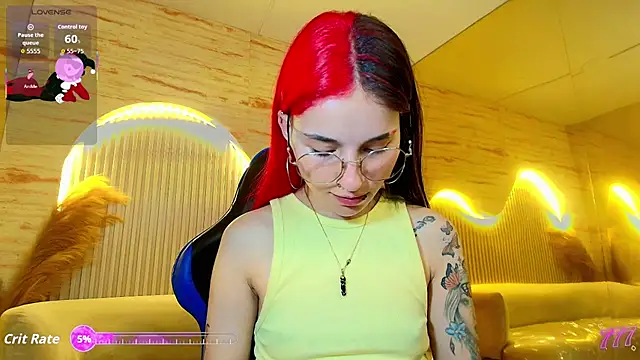 Snapshot of Moon_Red_r chatting on May 27, 12:46 pm Moon Red r online show from May 27, 12:46 pm