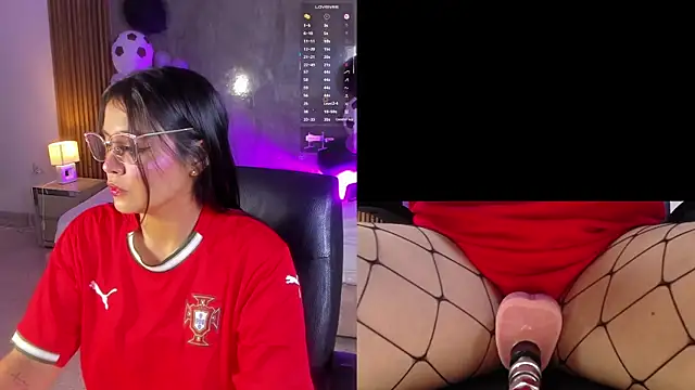 Snapshot of LuciaReid chatting on June 19, 1:59 pm LuciaReid online show from June 19, 1:59 pm