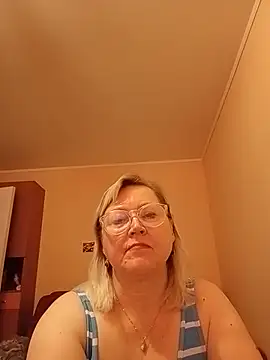 I amVeronicle online show from June 19, 10:30 am