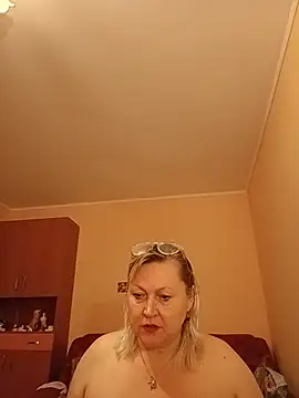 I amVeronicle online show from July 9, 8:18 am