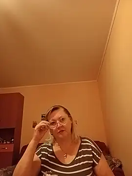 I amVeronicle online show from July 19, 10:08 am