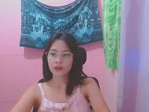 Snapshot of Sweetsexylady19 chatting on August 8, 6:37 am Sweetsexylady19 online show from August 8, 6:37 am