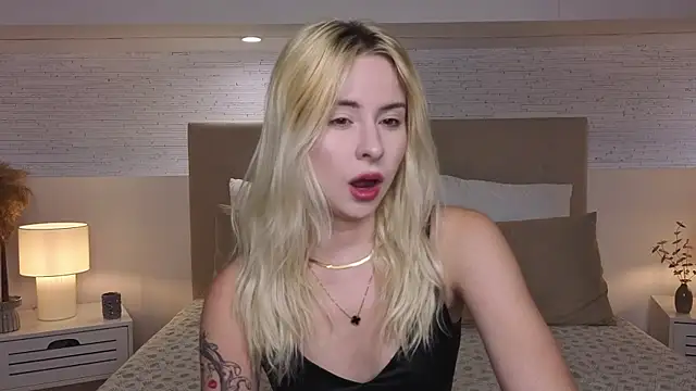Snapshot of Bella_crazyy chatting on July 26, 9:43 pm Bella crazyy online show from July 26, 9:43 pm