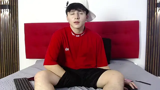 Snapshot of LunayDream chatting on April 23, 7:27 pm LunayDream online show from April 23, 7:27 pm