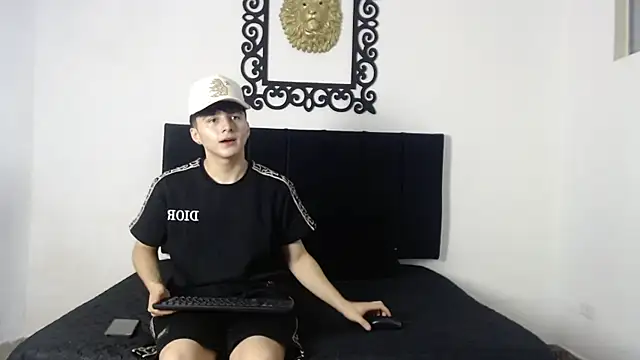 Snapshot of LunayDream chatting on May 11, 12:22 pm LunayDream online show from May 11, 12:22 pm