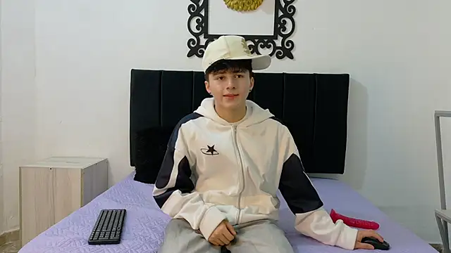 Snapshot of LunayDream chatting on June 5, 11:27 am LunayDream online show from June 5, 11:27 am