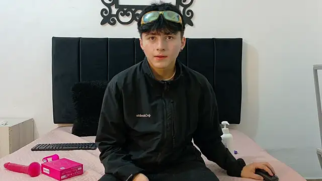 Snapshot of LunayDream chatting on June 6, 11:59 am LunayDream online show from June 6, 11:59 am