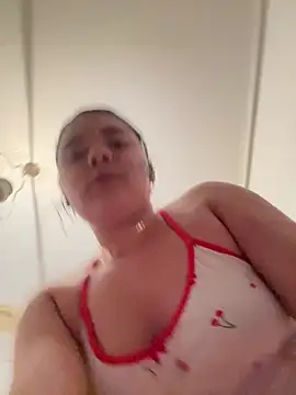 Snapshot of kitty_cutess chatting on May 7, 10:48 pm kitty cutess online show from May 7, 10:48 pm