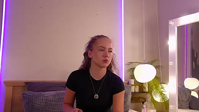 Emi Sterling online show from April 22, 11:01 am