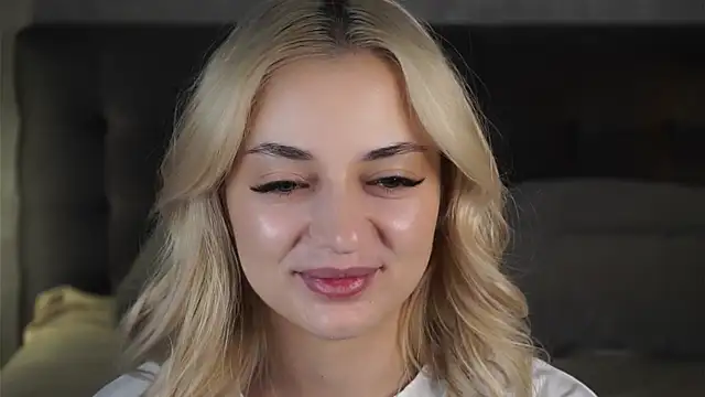 AliceThorne online show from April 19, 5:23 pm