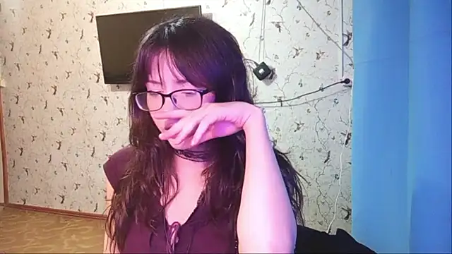 Snapshot of DelicaBrome chatting on June 18, 11:25 am DelicaBrome online show from June 18, 11:25 am