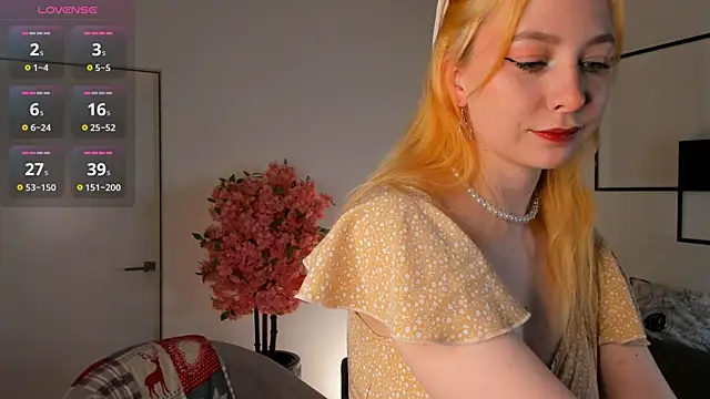 TwinkleFox online show from April 27, 2:20 am