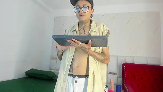 Snapshot of Antony_D_ossa chatting on May 14, 7:53 pm Antony D ossa online show from May 14, 7:53 pm