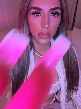Hisnaughtylilthing online show from April 29, 6:47 pm