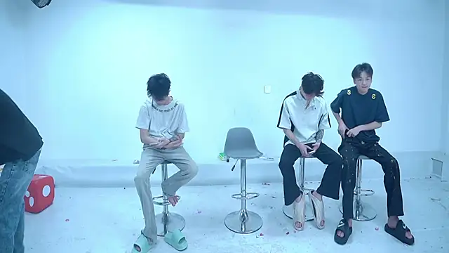 Woshididimen- online show from May 7, 1:05 pm