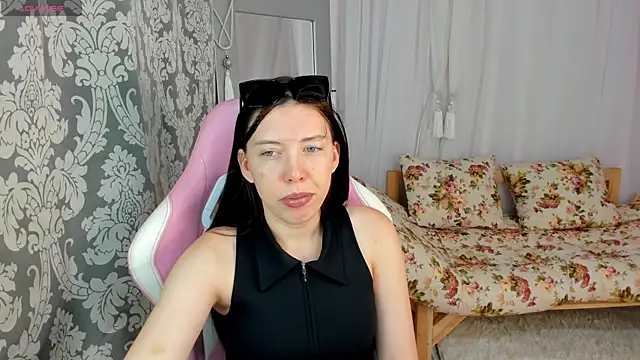 Snapshot of Sandra_Ross chatting on July 5, 4:52 am Sandra Ross online show from July 5, 4:52 am
