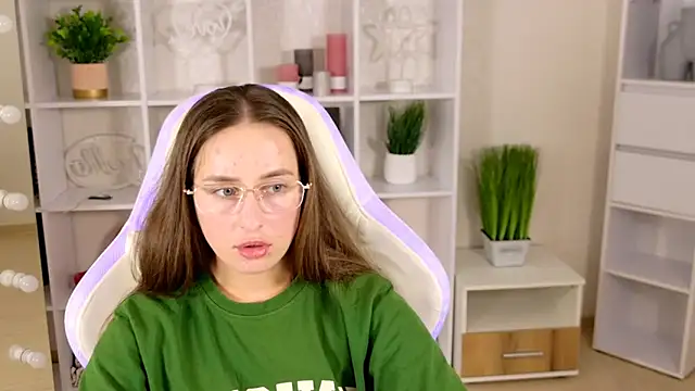 NadinnL online show from June 7, 1:04 pm
