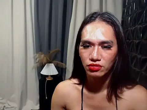Snapshot of Queen_Haliyah chatting on May 15, 10:50 pm Queen Haliyah online show from May 15, 10:50 pm