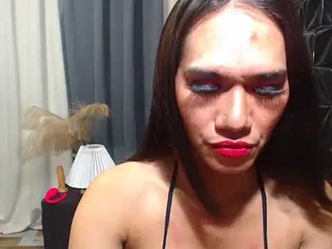 Snapshot of Queen_Haliyah chatting on May 22, 10:32 am Queen Haliyah online show from May 22, 10:32 am