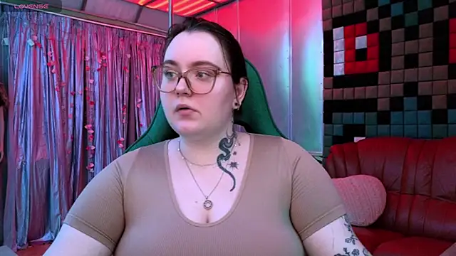 Snapshot of CatherineClaire chatting on May 18, 4:24 pm CatherineClaire online show from May 18, 4:24 pm