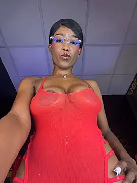 Snapshot of CocoaLuxeXXX chatting on May 21, 1:29 pm CocoaLuxeXXX online show from May 21, 1:29 pm