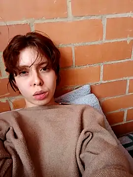 yiuu22222 online show from April 22, 8:21 pm