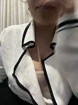 Snapshot of Laavinia chatting on April 27, 9:13 pm Laavinia online show from April 27, 9:13 pm