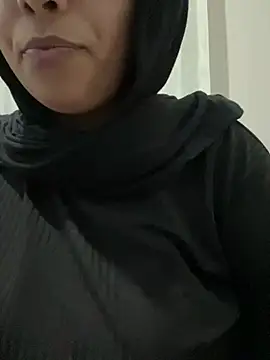 Snapshot of Laavinia chatting on June 2, 9:28 pm Laavinia online show from June 2, 9:28 pm