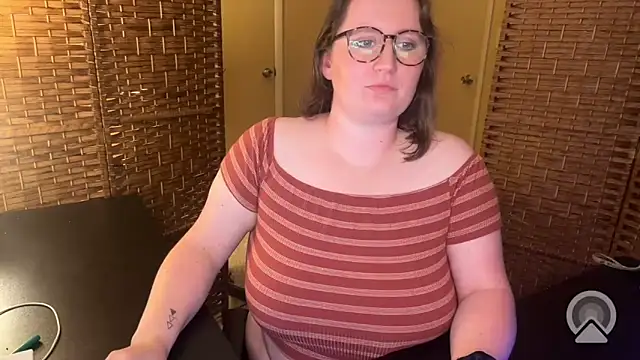 lucy-comes-true online show from April 28, 7:19 pm