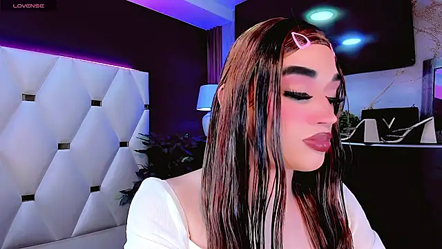 Snapshot of Camila_Vasquezz1 chatting on June 16, 11:02 am Camila Vasquezz1 online show from June 16, 11:02 am