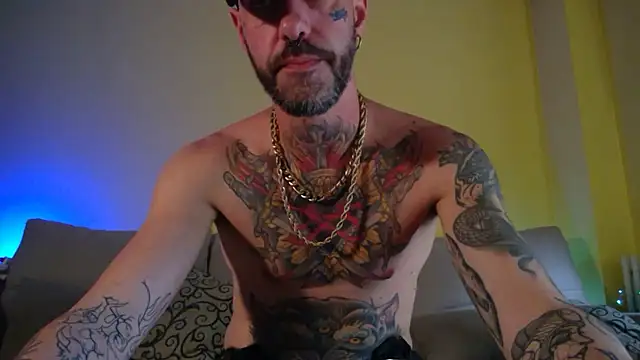 Snapshot of DuroHustler chatting on May 9, 3:39 pm DuroHustler online show from May 9, 3:39 pm