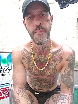 Snapshot of DuroHustler chatting on July 14, 7:35 am DuroHustler online show from July 14, 7:35 am