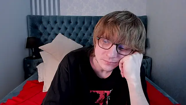 TaylerBev online show from April 23, 7:09 am