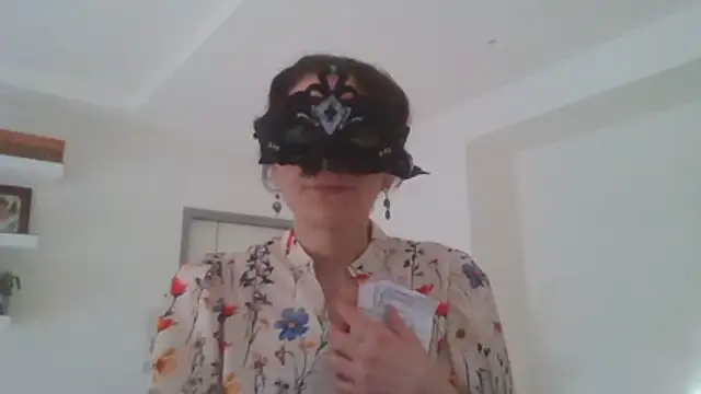 HelenTiAscolta online show from June 4, 5:41 pm