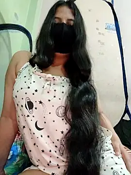 Snapshot of Priya_9945 chatting on May 6, 5:57 am Priya 9945 online show from May 6, 5:57 am